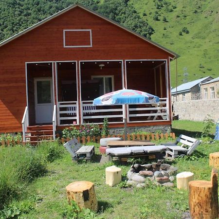 Warm House Pensionat Kazbegi Eksteriør billede