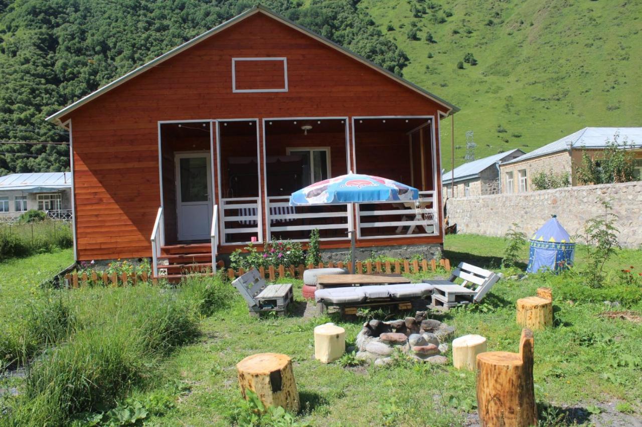 Warm House Pensionat Kazbegi Eksteriør billede
